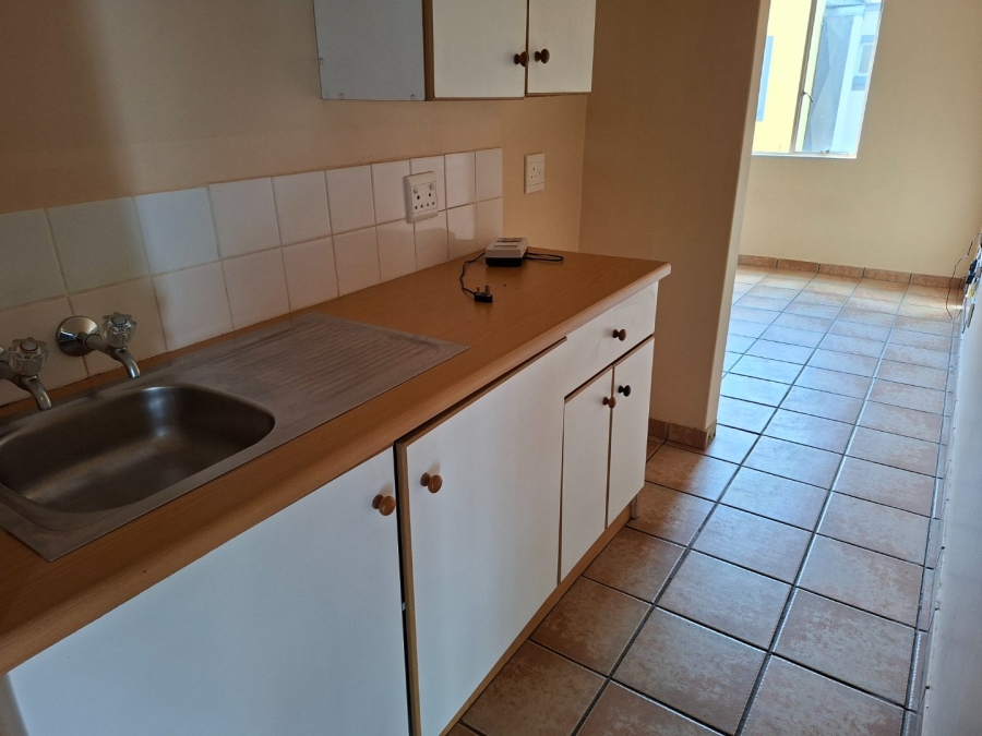 To Let 1 Bedroom Property for Rent in Kannoniers Park North West